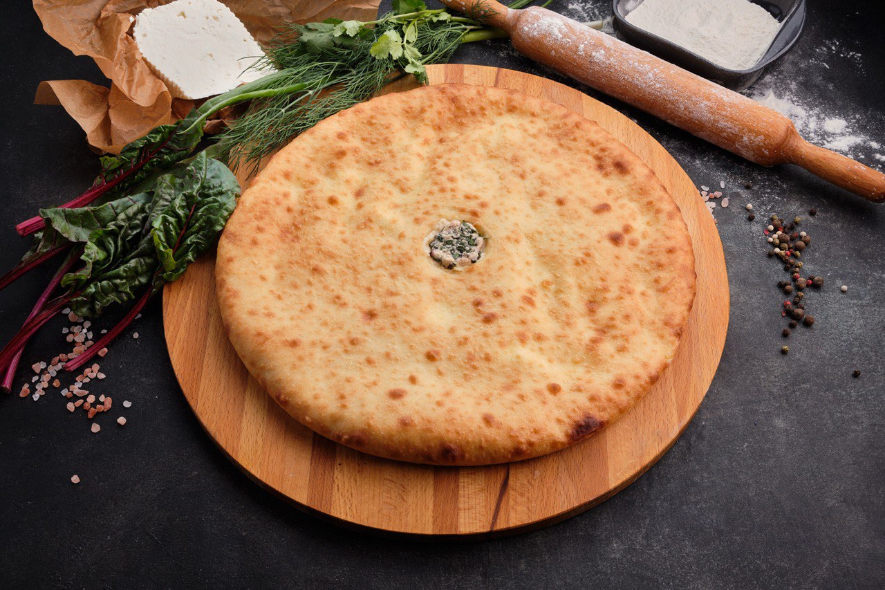 с листьями свеклы и сыром